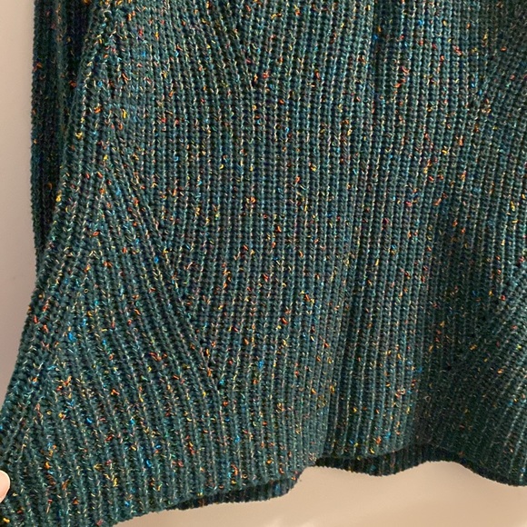 Cute sweater NWOT never worn - Picture 3 of 3